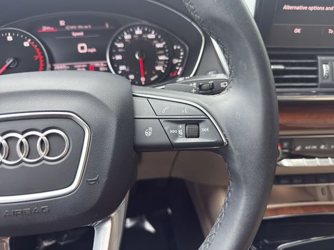 Used 2023 Audi Q5 2.0T Premium w/ Convenience Package AWD/4WD image 17