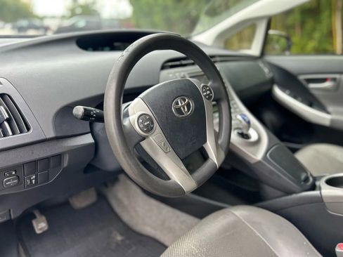 Used 2014 Toyota Prius Two image 12