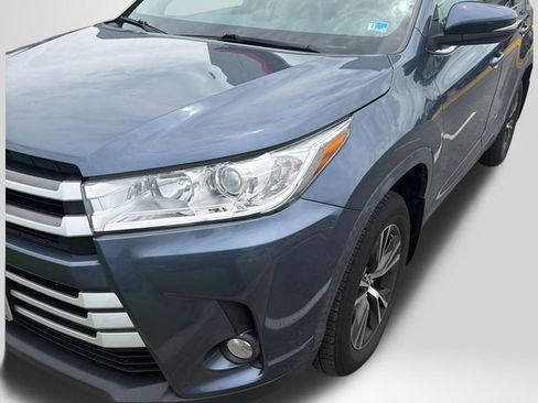 Used 2019 Toyota Highlander Plus AWD/4WD image 1