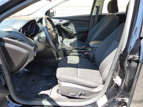 Used 2016 Ford Focus SE w/ SE Cold Weather Package FWD image 21