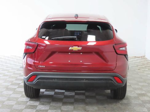 Used 2025 Chevrolet Trax LS FWD image 4
