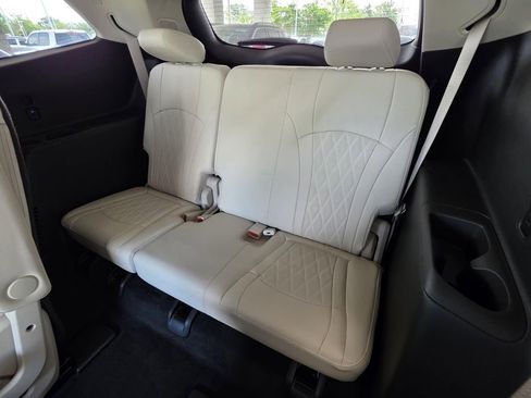 Used 2022 Buick Enclave Avenir w/ Avenir Technology Package FWD image 17