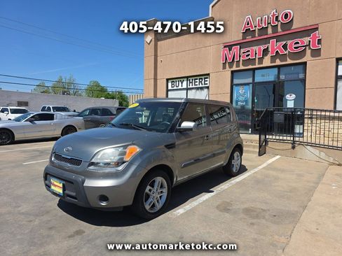 Used 2011 Kia Soul + w/ Audio Pkg FWD image 1