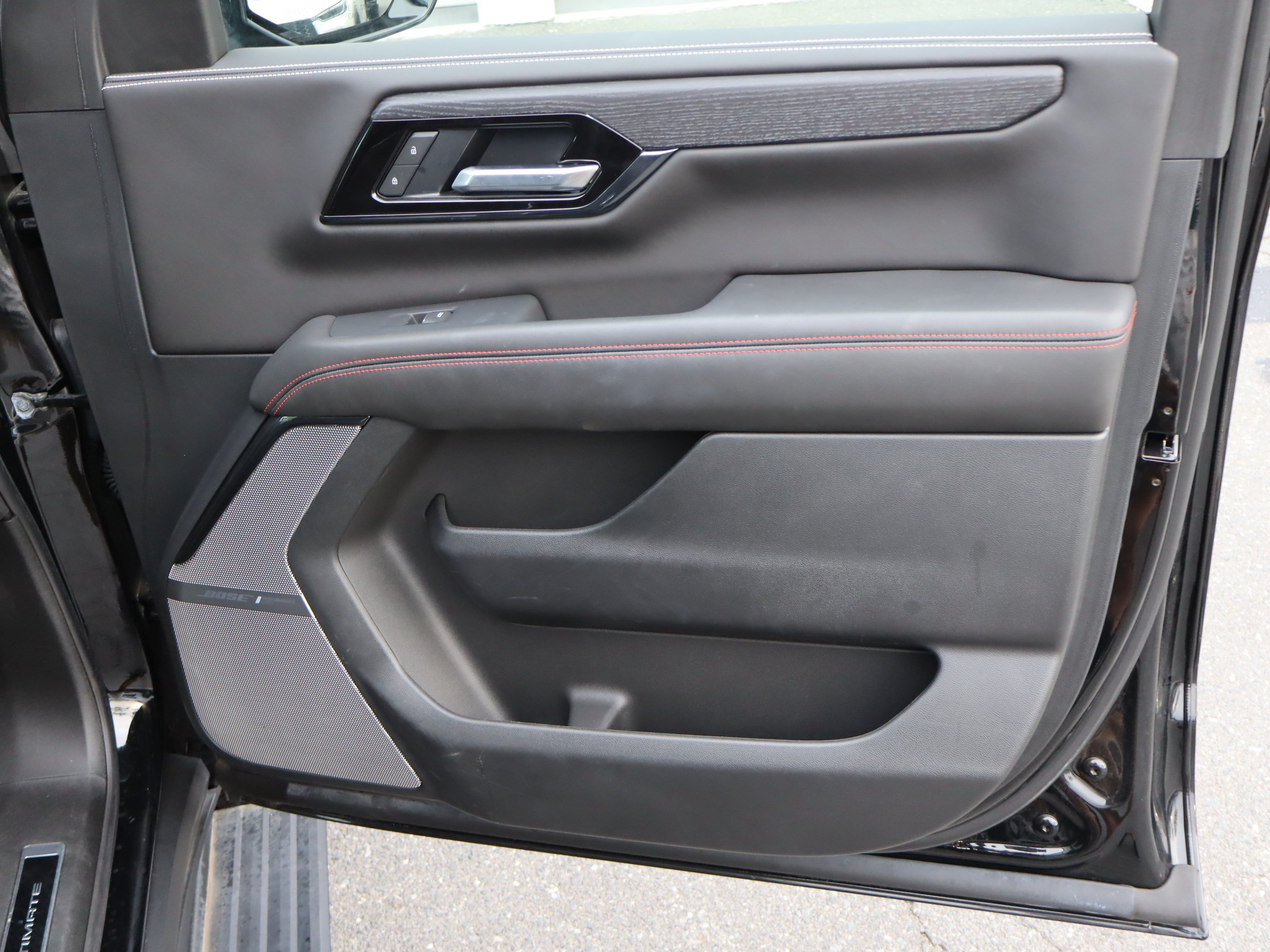 Used 2025 GMC Yukon AT4 Ultimate AWD/4WD image 42