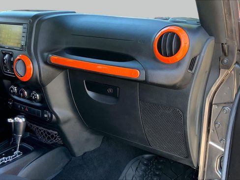 Used 2016 Jeep Wrangler Unlimited Sport w/ Quick Order Package 24S AWD/4WD image 19