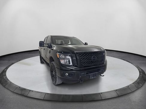 Used 2019 Nissan Titan SL w/ Midnight Edition AWD/4WD image 3