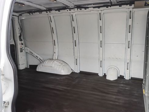 Used 2022 Chevrolet Express 3500 w/ Driver Convenience Package image 38