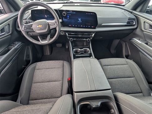 Used 2024 Chevrolet Traverse LT image 9