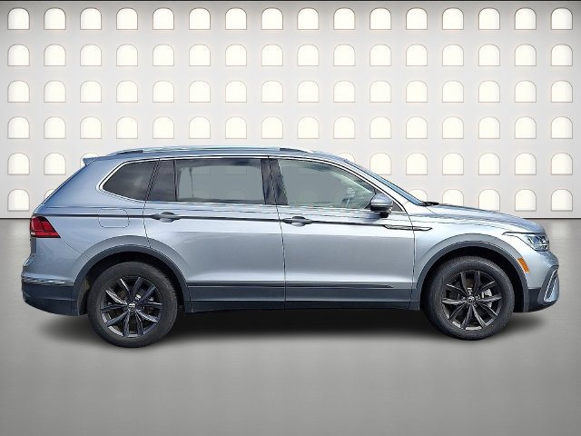 Used 2024 Volkswagen Tiguan SE AWD/4WD image 7