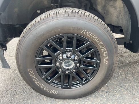 Used 2022 Ford F250 Lariat w/ Black Appearance Package image 21