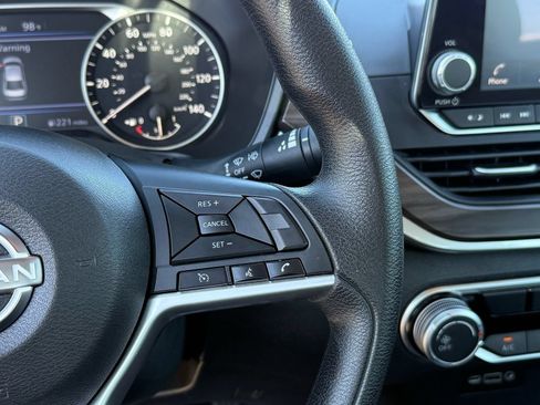 Used 2025 Nissan Altima 2.5 SV FWD image 18