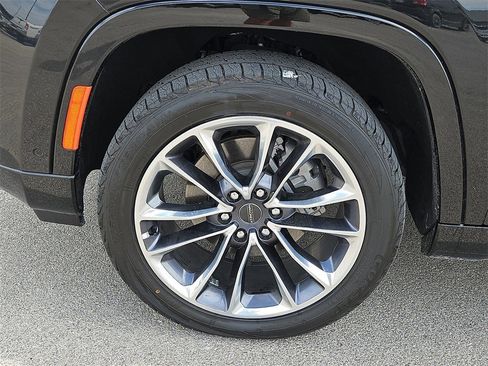 Used 2024 Jeep Wagoneer Series III w/ Premium Group I image 13