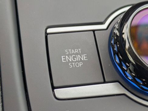 Certified 2025 Volkswagen Tiguan S FWD image 27