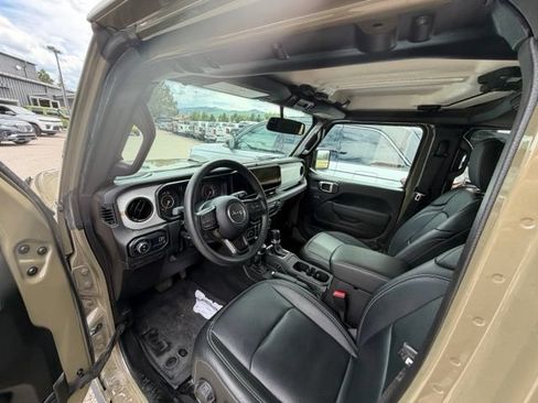 Used 2025 Jeep Gladiator Sport AWD/4WD image 4
