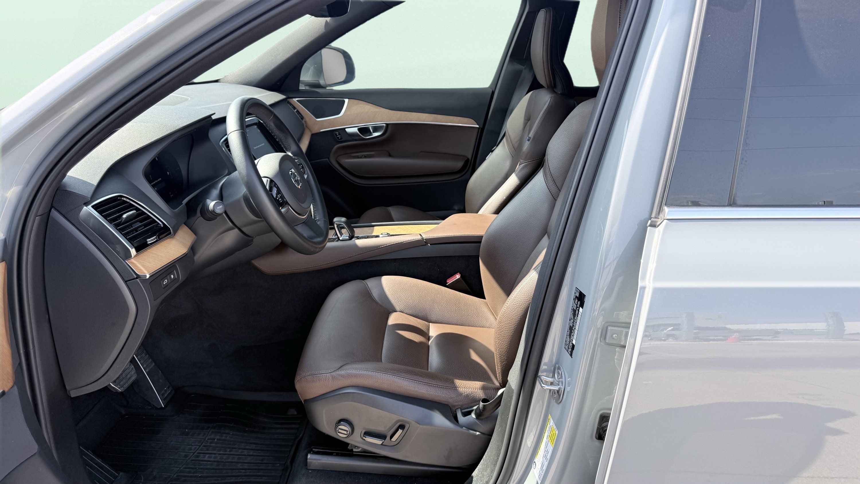 Used 2024 Volvo XC90 T8 Plus w/ Protection Package Premier AWD/4WD image 29