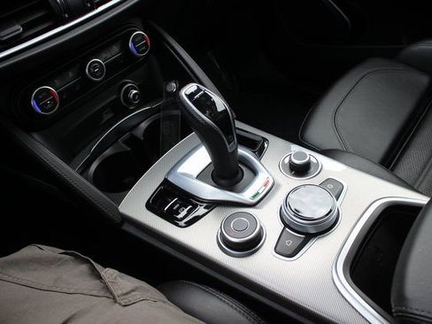 Used 2023 Alfa Romeo Stelvio Veloce image 12