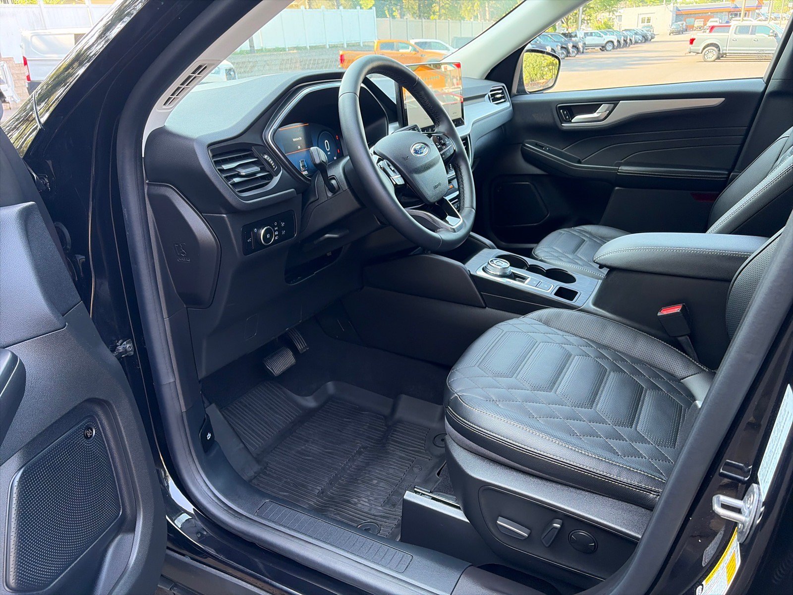 Used 2023 Ford Escape Platinum w/ Premium Technology Package AWD/4WD image 9