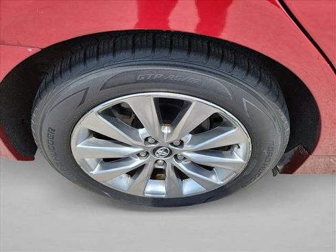 Used 2016 Toyota Camry XLE FWD image 11