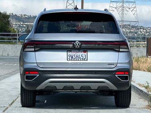 Certified 2026 Volkswagen Taos SE w/ Panoramic Sunroof Package AWD/4WD image 5