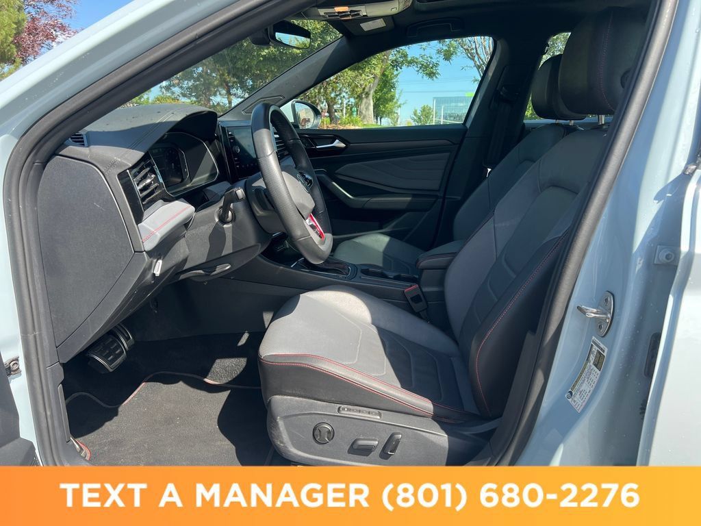 Used 2025 Volkswagen Jetta GLI Autobahn FWD image 11
