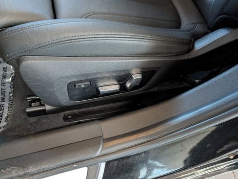 Used 2019 BMW 330i xDrive Sedan w/ Driving Assistance Package image 11