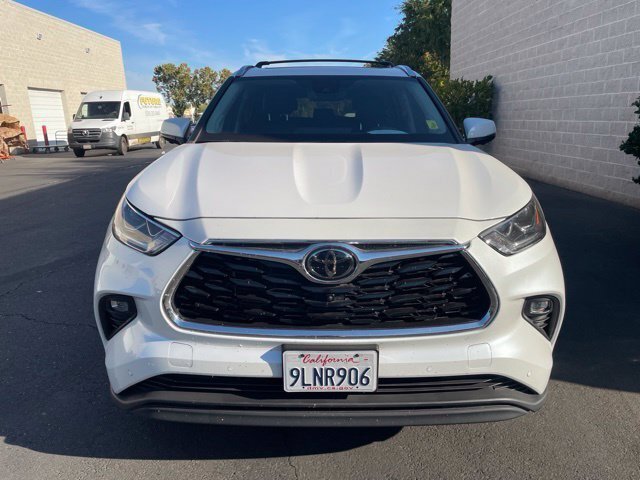 Used 2024 Toyota Highlander Limited AWD/4WD image 2