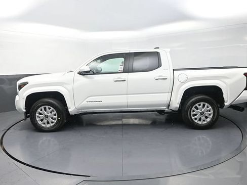 Used 2026 Toyota Tacoma SR5 AWD/4WD image 4