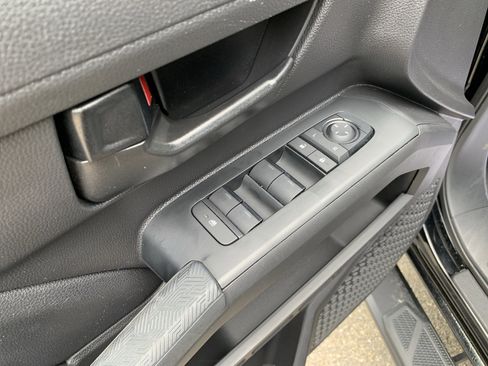 Used 2025 Toyota Tacoma SR5 AWD/4WD image 9