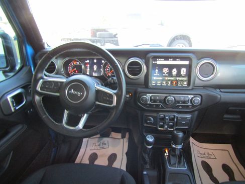 Used 2022 Jeep Wrangler Unlimited Sahara w/ Cold Weather Group image 17