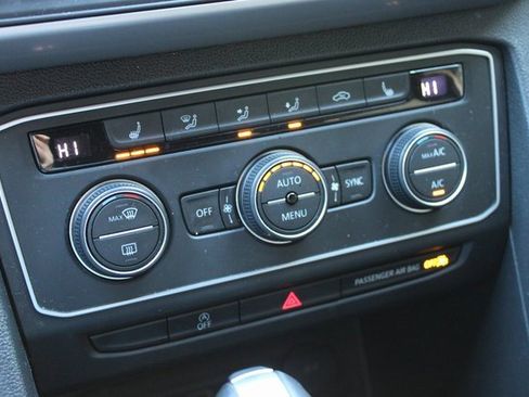 Used 2020 Volkswagen Atlas Cross Sport SE w/ Towing Package image 23