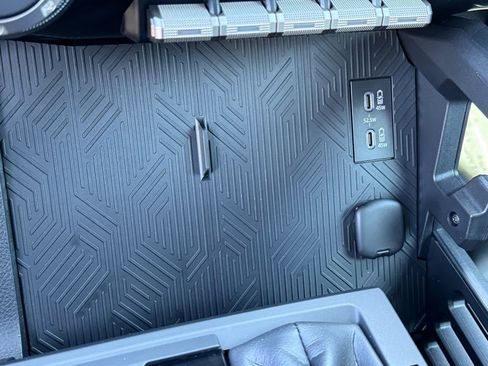 Used 2025 Toyota Tacoma TRD Off-Road image 34