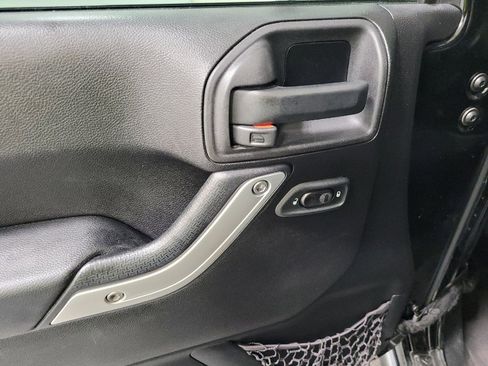 Used 2015 Jeep Wrangler Rubicon w/ Power Convenience Group AWD/4WD image 27