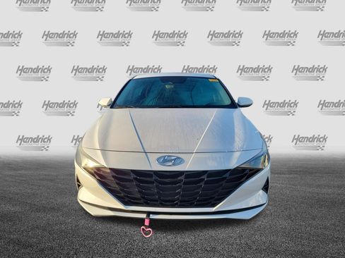 Used 2022 Hyundai Elantra SEL w/ Cargo Package FWD image 3