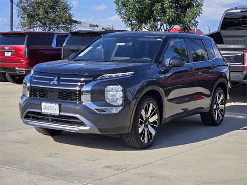 New 2025 Mitsubishi Outlander SE image 2
