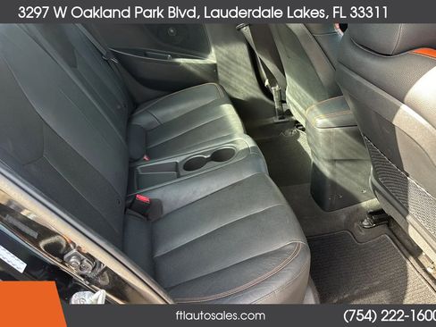 Used 2016 Hyundai Veloster Turbo w/ Option Group 04 FWD image 26