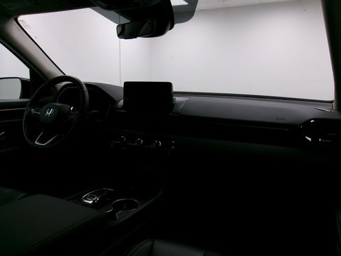 Used 2025 Honda Pilot EX-L image 3