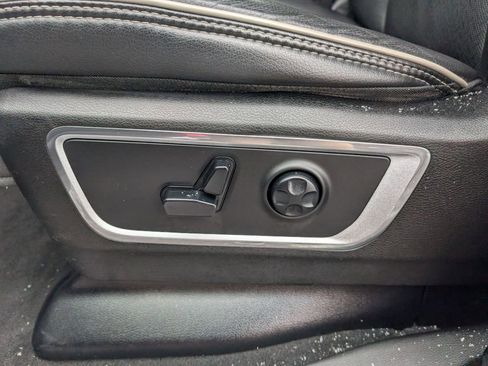 Used 2019 RAM 1500 Laramie AWD/4WD image 25