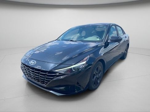 Used 2022 Hyundai Elantra SEL FWD image 2