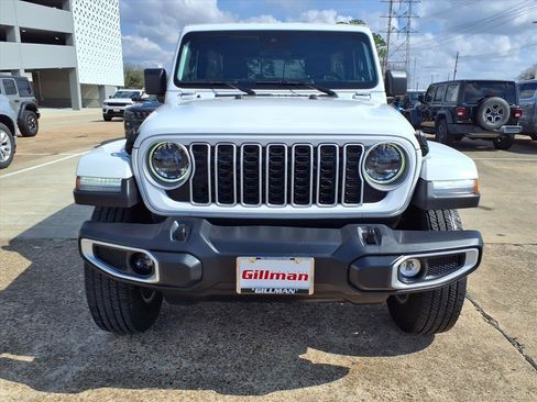 Certified 2025 Jeep Wrangler Sahara image 19