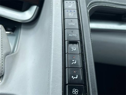 Used 2021 Chevrolet Corvette Stingray Premium Cpe w/ Z51 Performance Package image 21