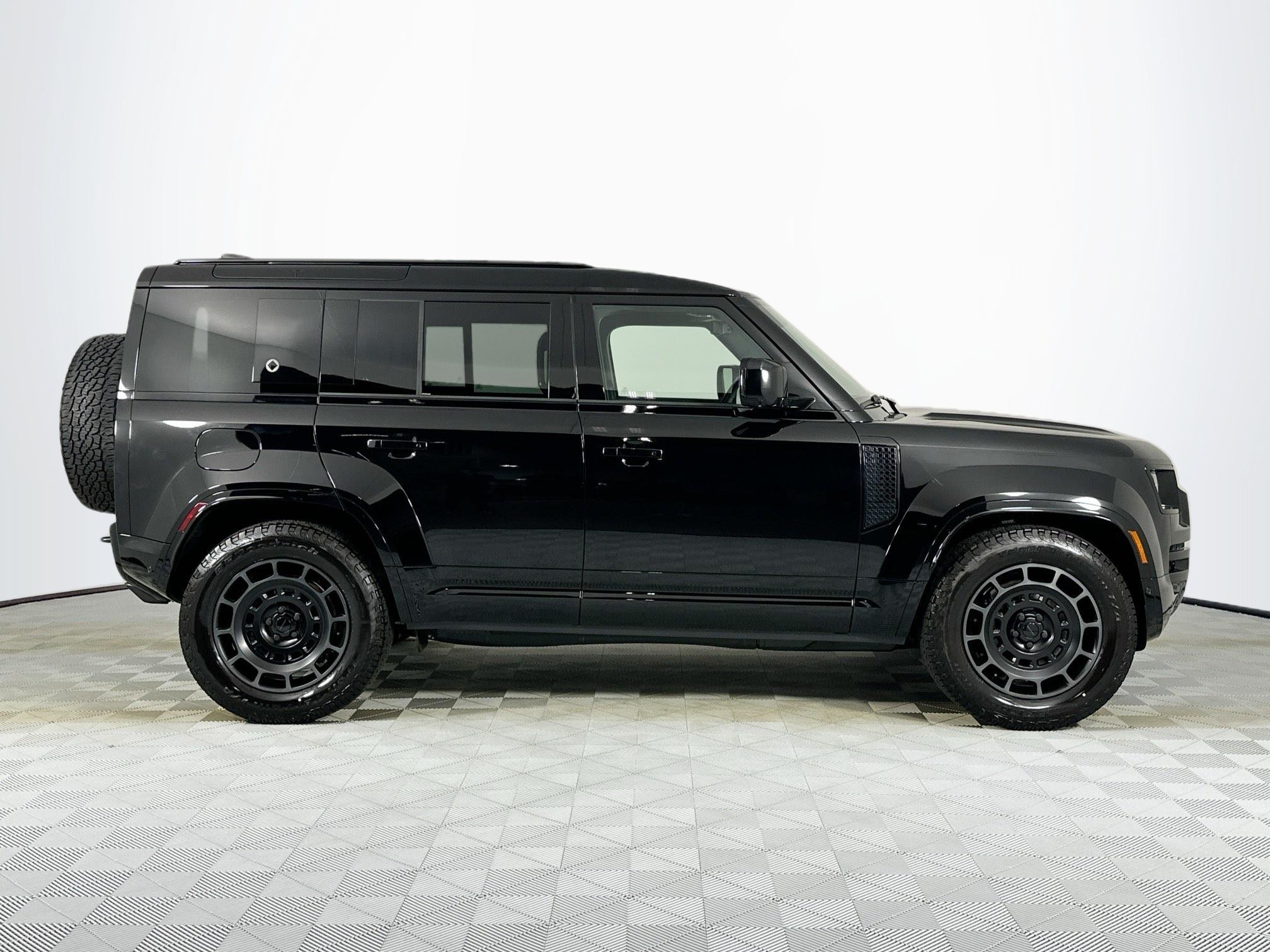 New 2026 Land Rover Defender 110 OCTA AWD/4WD image 4