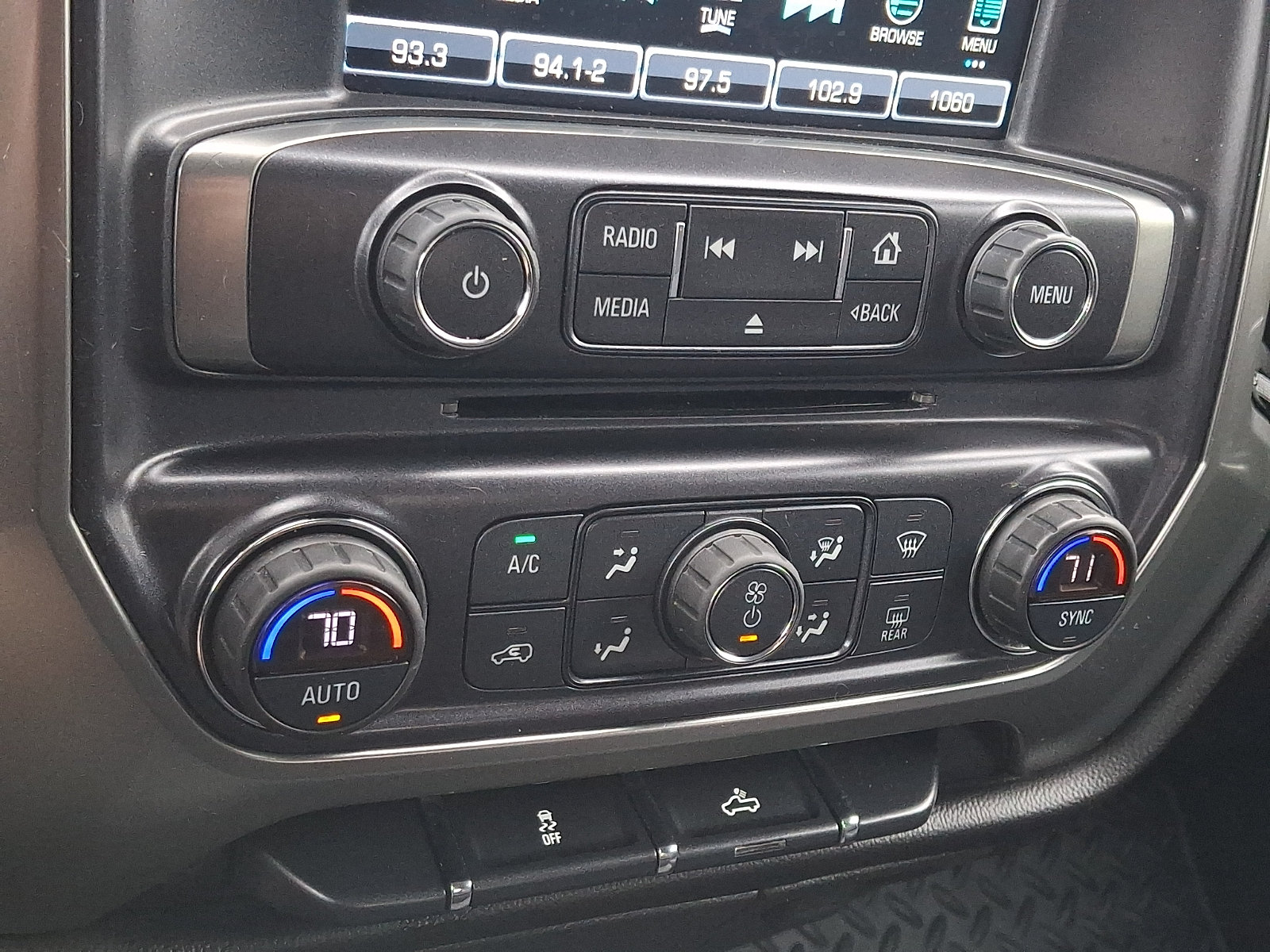 Used 2018 Chevrolet Silverado 1500 LT w/ LT Eassist Package AWD/4WD image 14