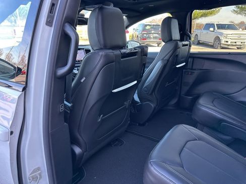 New 2026 Chrysler Pacifica Select image 46