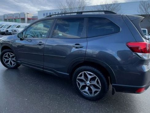Used 2021 Subaru Forester Premium image 4