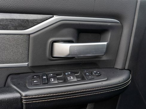 Used 2019 RAM 2500 Big Horn w/ Night Edition AWD/4WD image 14