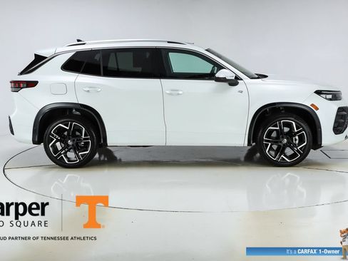 Used 2025 Volkswagen Tiguan SEL R-Line AWD/4WD image 10