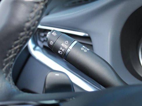 Used 2023 Buick Enclave Essence image 27