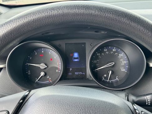 Used 2019 Toyota C-HR LE FWD image 18