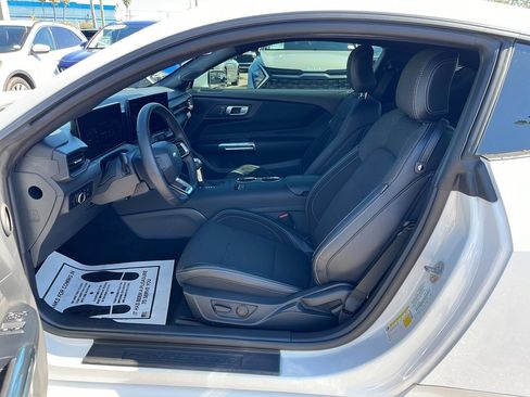 Certified 2025 Ford Mustang Coupe image 12