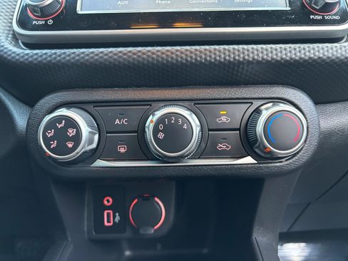 Used 2021 Nissan Kicks S image 27